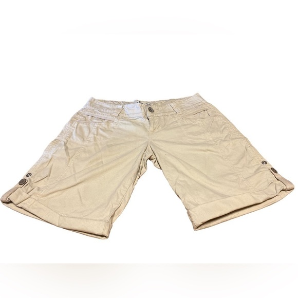 3/$21 L.E.I. Ashley Trouble Shorts - Picture 1 of 6